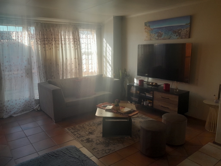 To Let 2 Bedroom Property for Rent in Alan Manor Gauteng