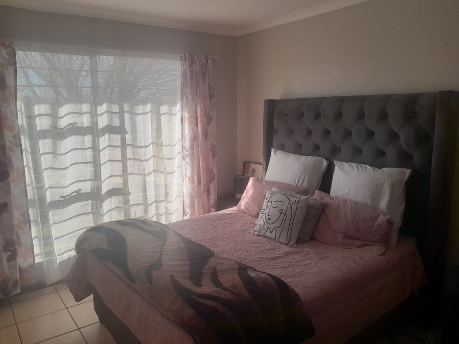To Let 2 Bedroom Property for Rent in Alan Manor Gauteng