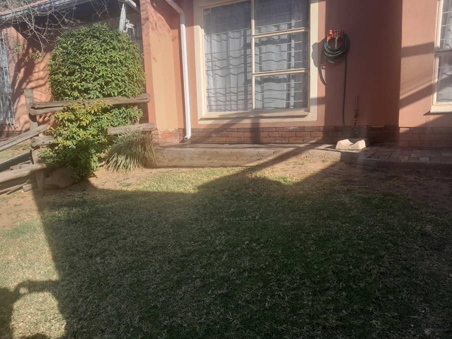 To Let 2 Bedroom Property for Rent in Alan Manor Gauteng