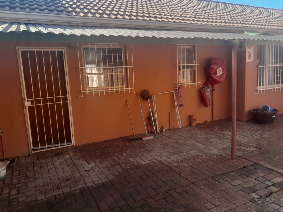 To Let 2 Bedroom Property for Rent in Alan Manor Gauteng