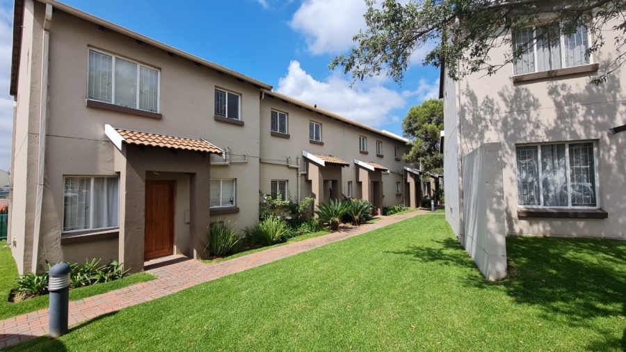To Let 2 Bedroom Property for Rent in Greenstone Hill Gauteng
