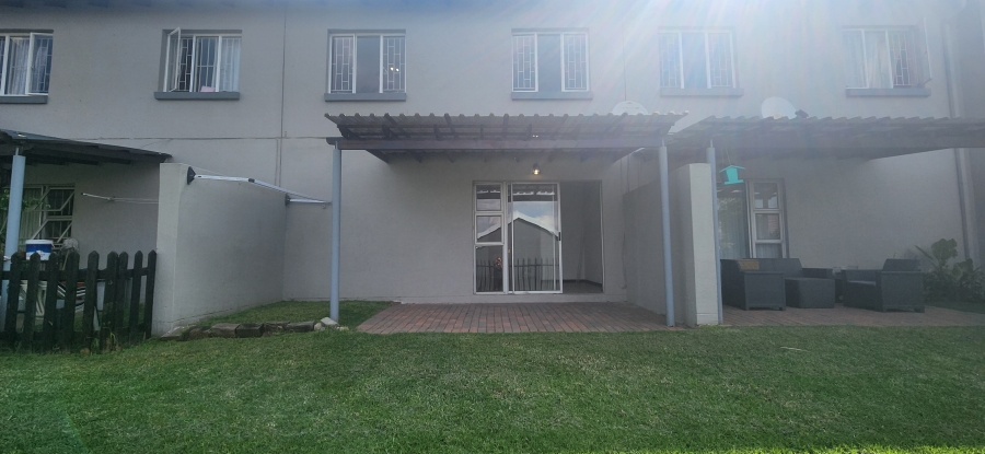 To Let 2 Bedroom Property for Rent in Greenstone Hill Gauteng