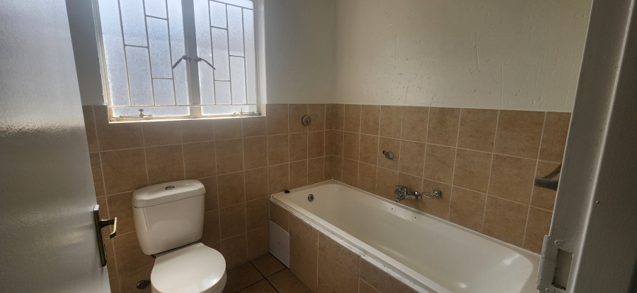 To Let 2 Bedroom Property for Rent in Greenstone Hill Gauteng