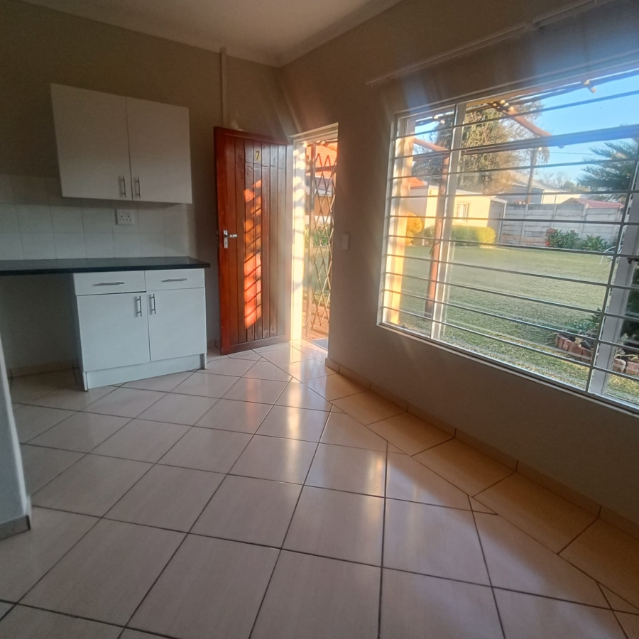 To Let 1 Bedroom Property for Rent in Linden Gauteng