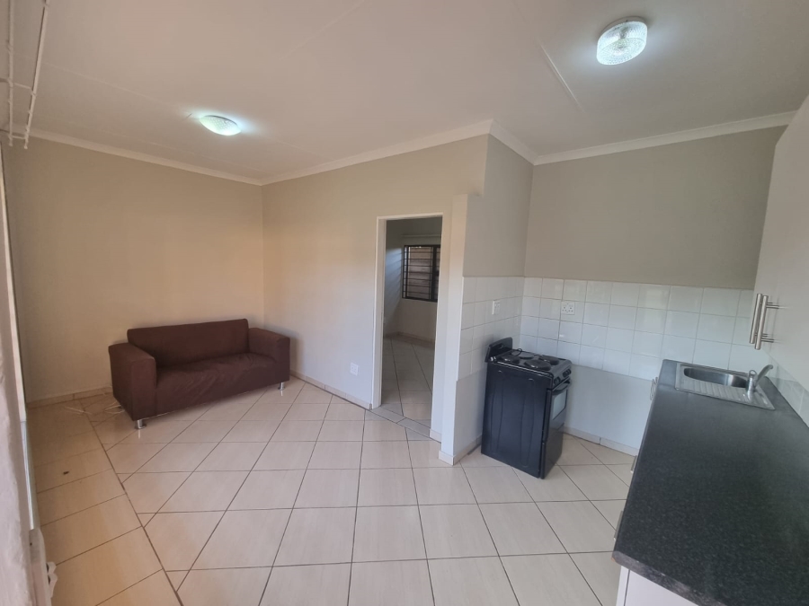 To Let 1 Bedroom Property for Rent in Linden Gauteng