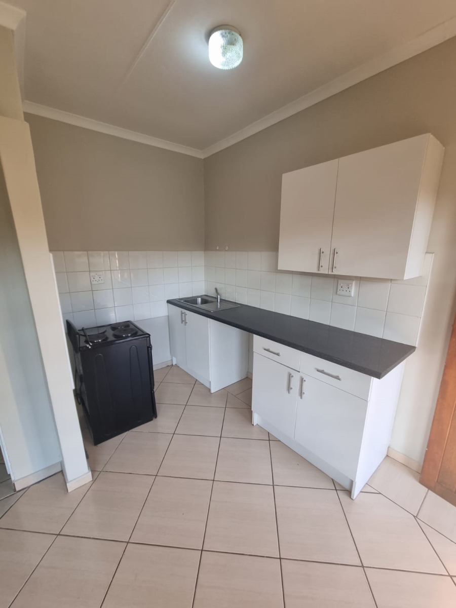 To Let 1 Bedroom Property for Rent in Linden Gauteng