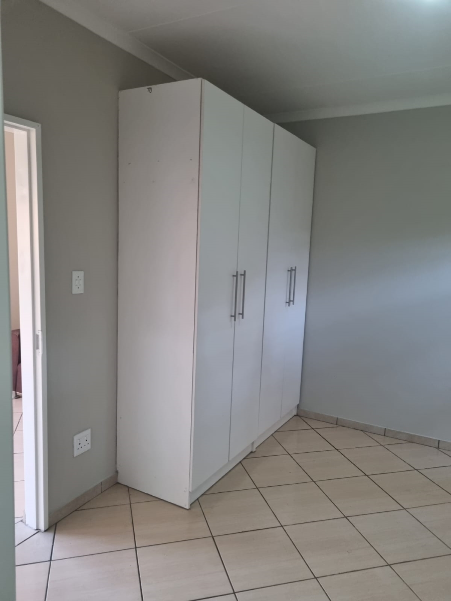 To Let 1 Bedroom Property for Rent in Linden Gauteng