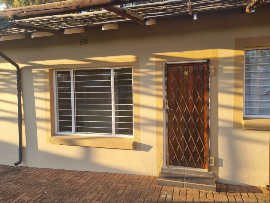 To Let 1 Bedroom Property for Rent in Linden Gauteng