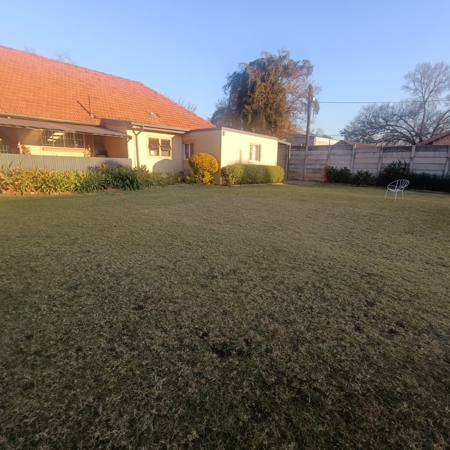 To Let 1 Bedroom Property for Rent in Linden Gauteng