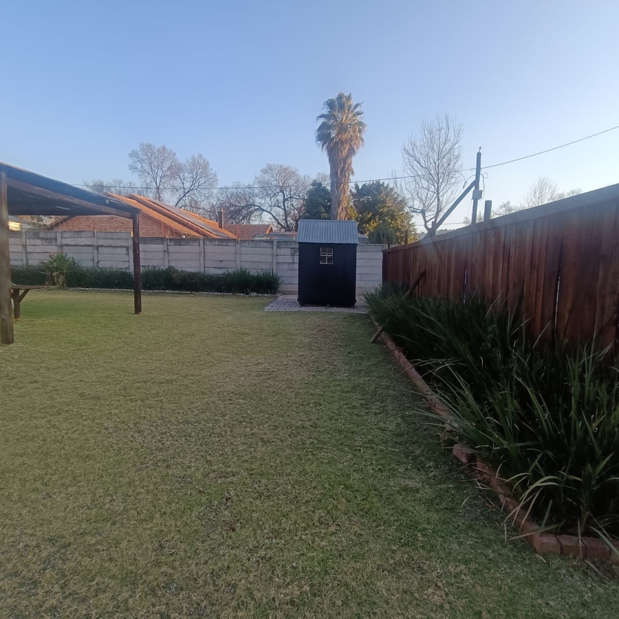 To Let 1 Bedroom Property for Rent in Linden Gauteng