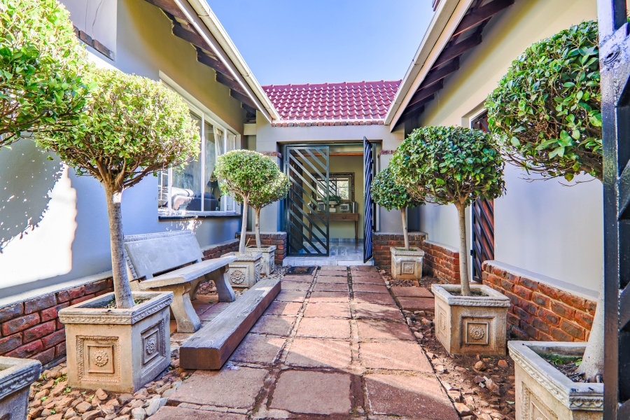 4 Bedroom Property for Sale in Wierda Park Gauteng