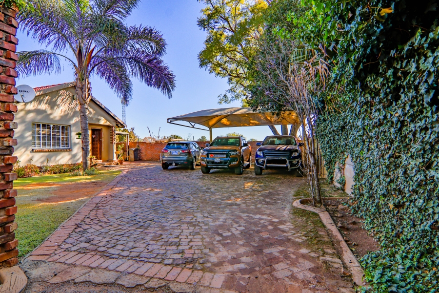 4 Bedroom Property for Sale in Wierda Park Gauteng