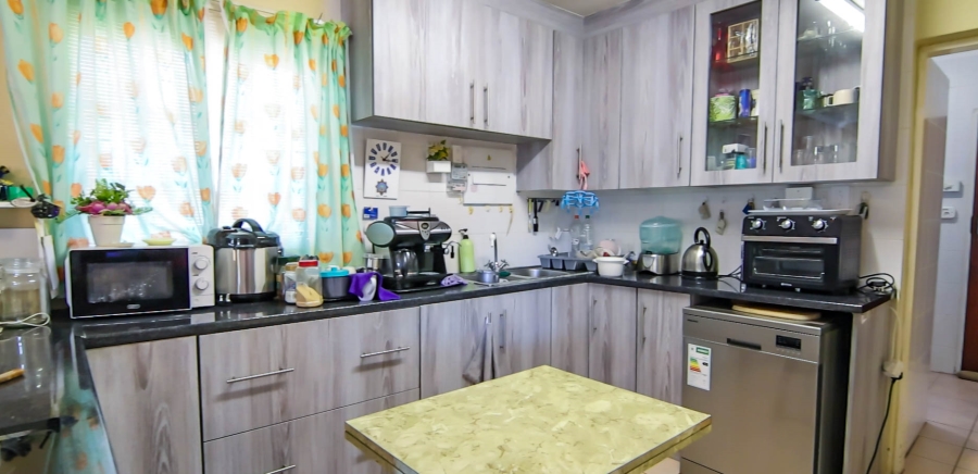 4 Bedroom Property for Sale in Wierda Park Gauteng