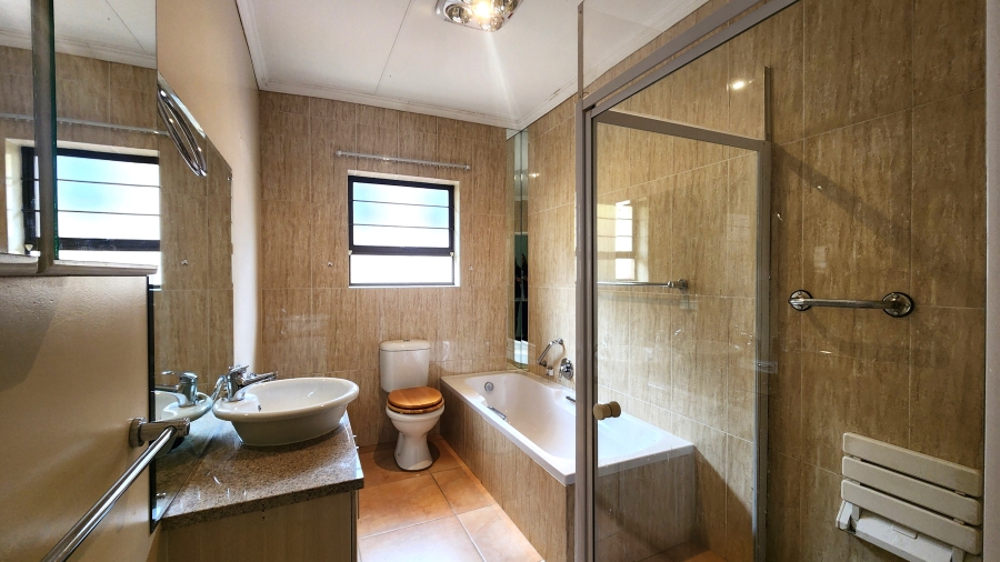 2 Bedroom Property for Sale in Garsfontein Gauteng