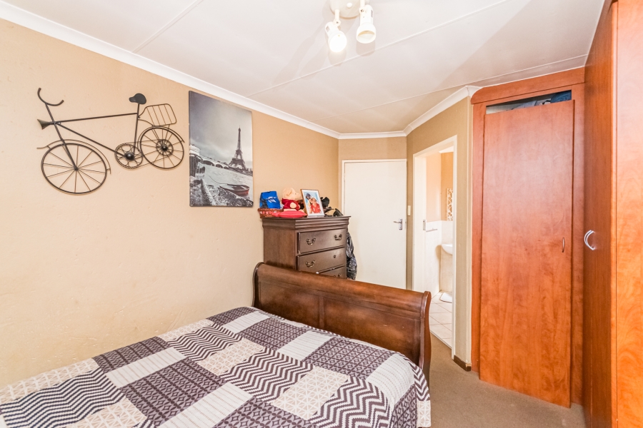 2 Bedroom Property for Sale in Heuweloord Gauteng