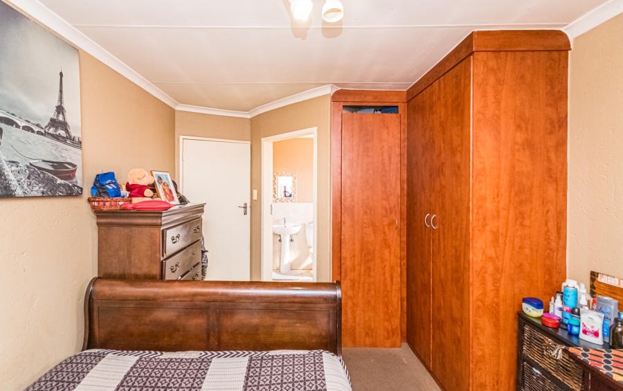 2 Bedroom Property for Sale in Heuweloord Gauteng