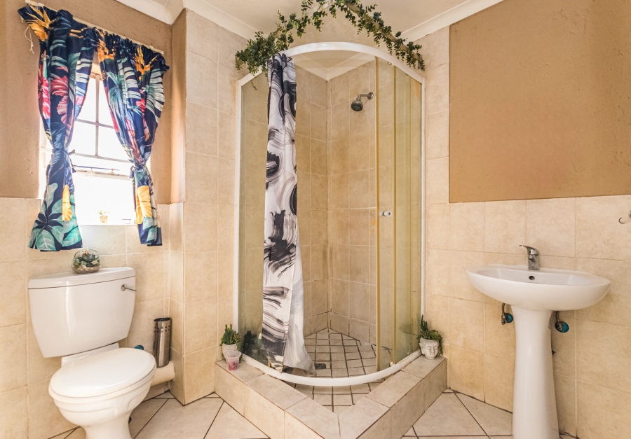 2 Bedroom Property for Sale in Heuweloord Gauteng