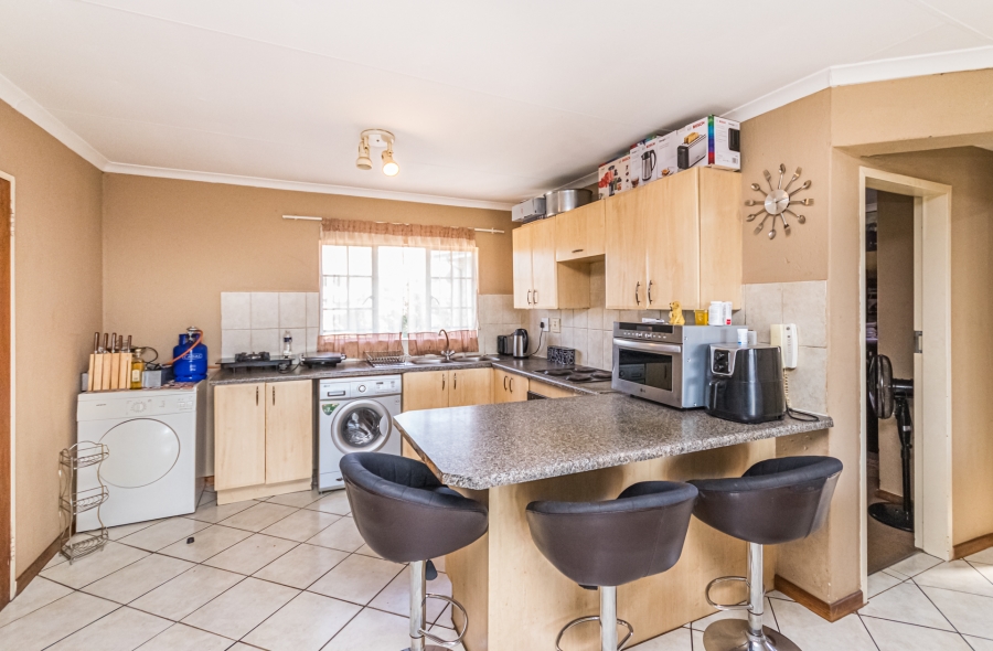 2 Bedroom Property for Sale in Heuweloord Gauteng