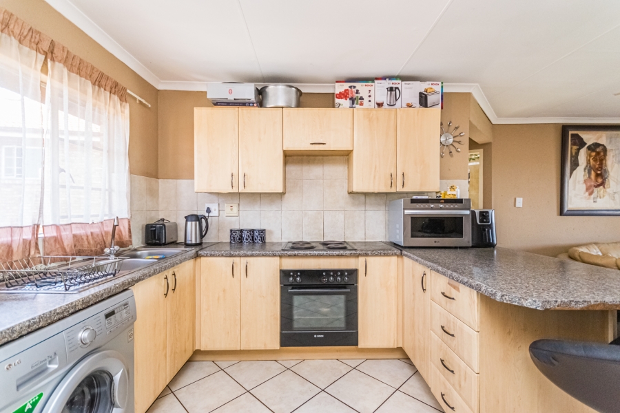 2 Bedroom Property for Sale in Heuweloord Gauteng