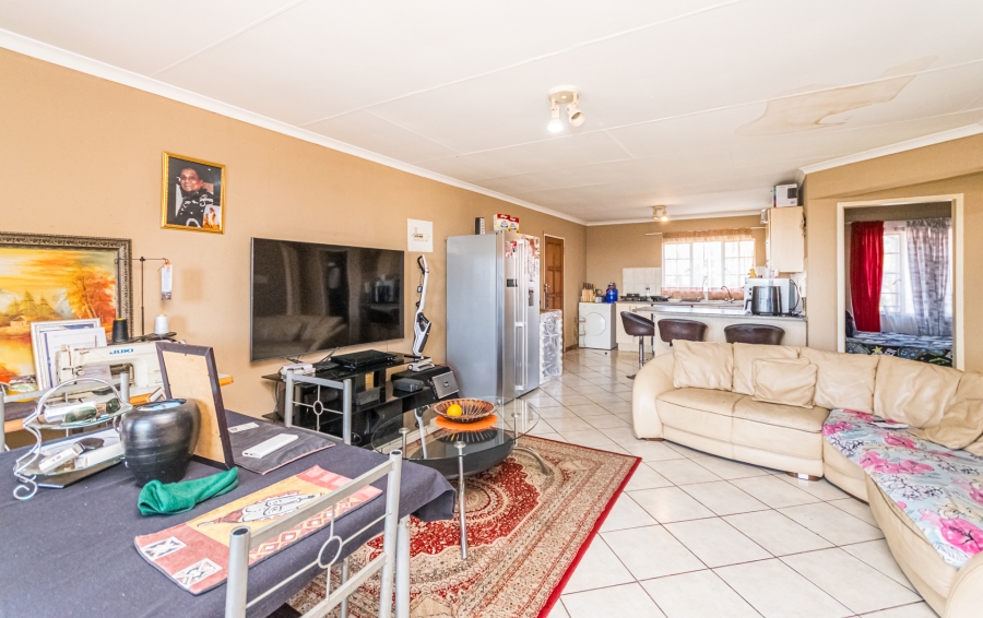 2 Bedroom Property for Sale in Heuweloord Gauteng