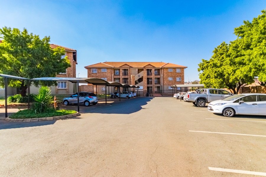 2 Bedroom Property for Sale in Heuweloord Gauteng