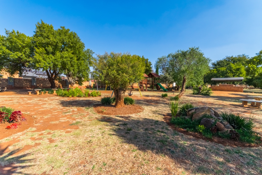 2 Bedroom Property for Sale in Heuweloord Gauteng