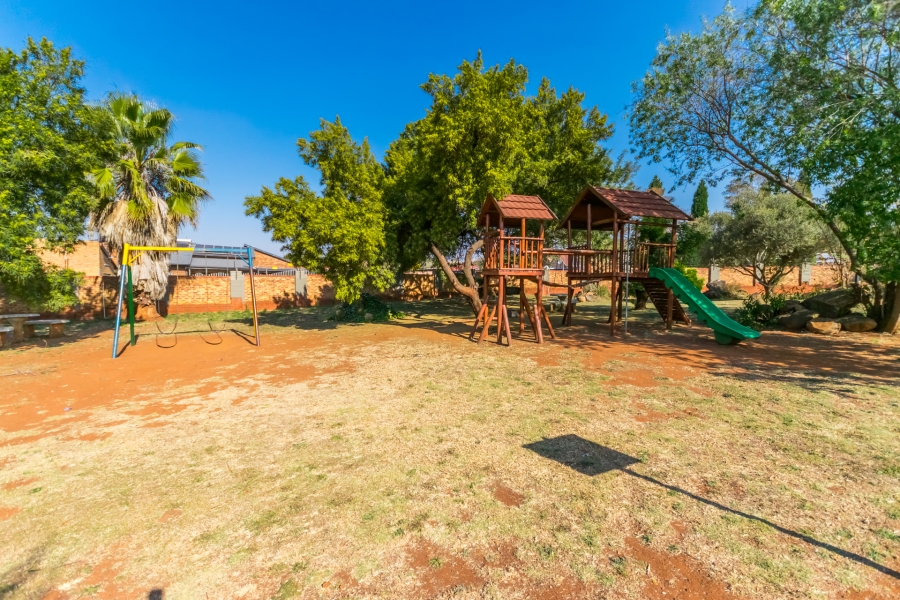 2 Bedroom Property for Sale in Heuweloord Gauteng