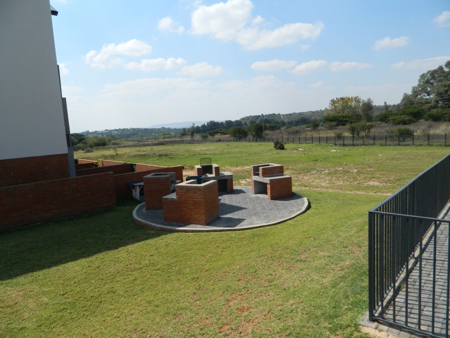 To Let 1 Bedroom Property for Rent in Lombardy Estate Gauteng