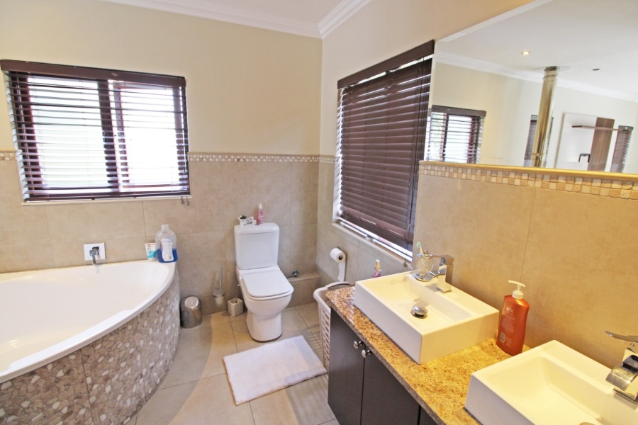 To Let 3 Bedroom Property for Rent in Bryanston Gauteng