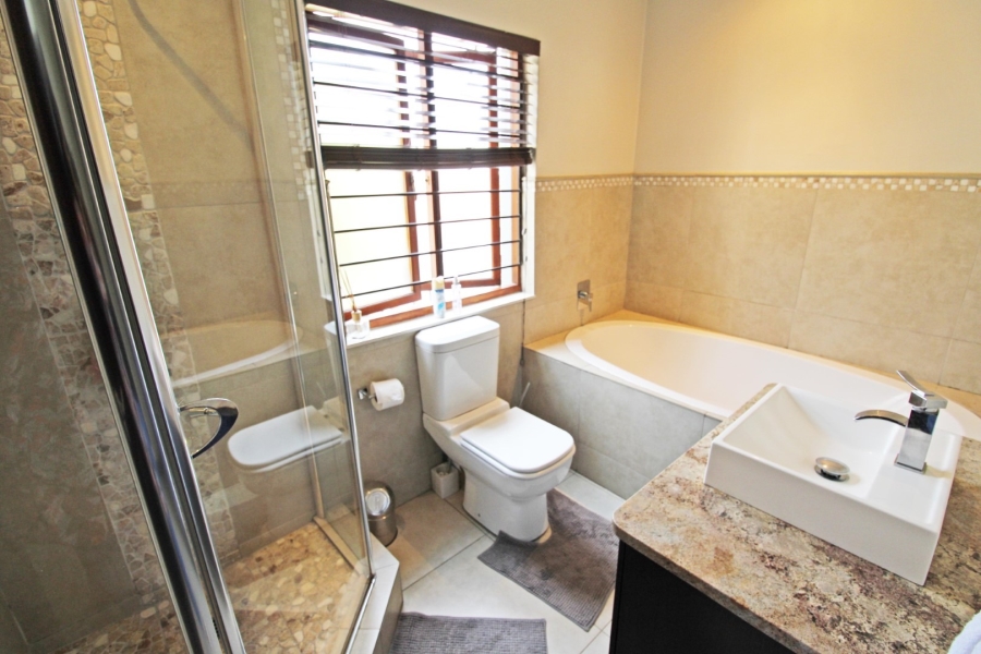 To Let 3 Bedroom Property for Rent in Bryanston Gauteng