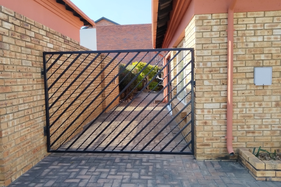 To Let 3 Bedroom Property for Rent in Bartlett Gauteng