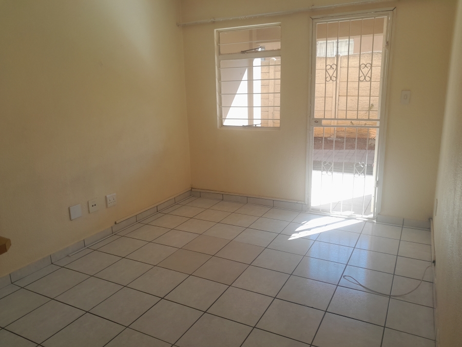 To Let 2 Bedroom Property for Rent in Florentia Gauteng