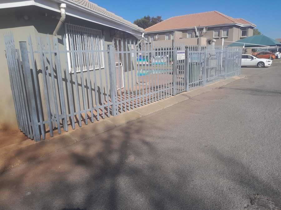 To Let 2 Bedroom Property for Rent in Florentia Gauteng