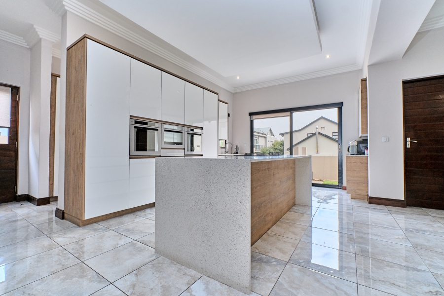 To Let 5 Bedroom Property for Rent in Waterfall Country Estate Gauteng