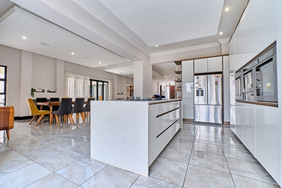 To Let 5 Bedroom Property for Rent in Waterfall Country Estate Gauteng
