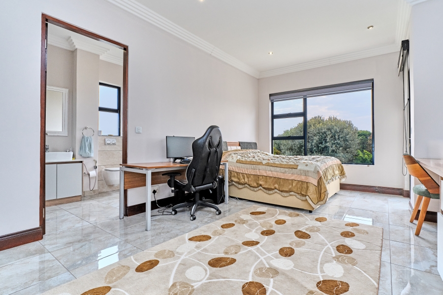 To Let 5 Bedroom Property for Rent in Waterfall Country Estate Gauteng
