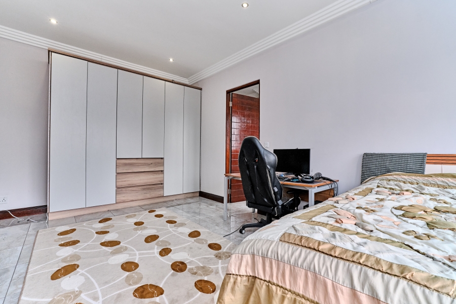 To Let 5 Bedroom Property for Rent in Waterfall Country Estate Gauteng