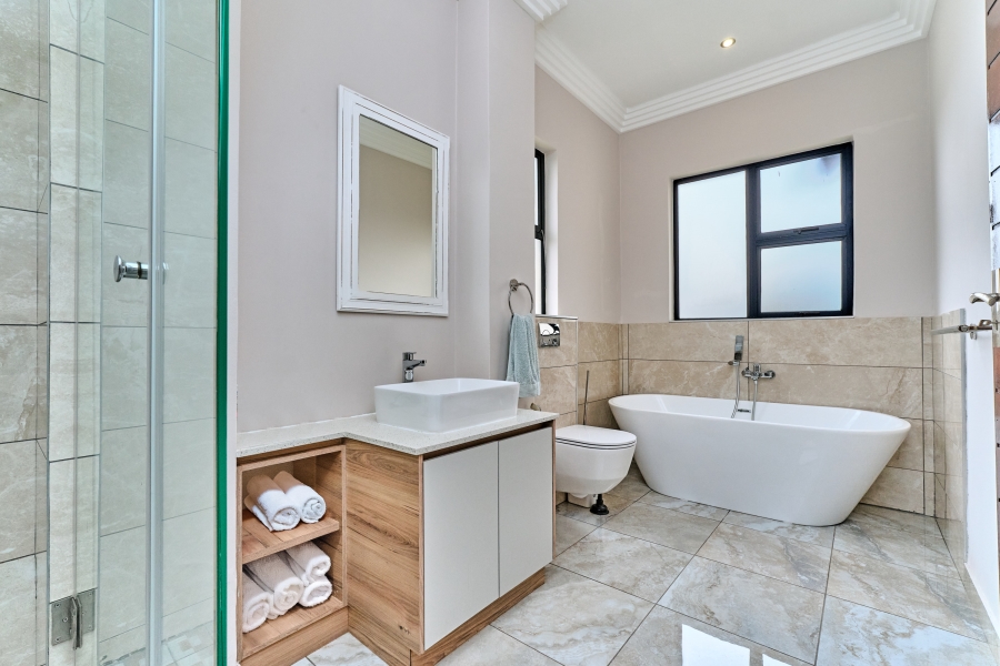 To Let 5 Bedroom Property for Rent in Waterfall Country Estate Gauteng