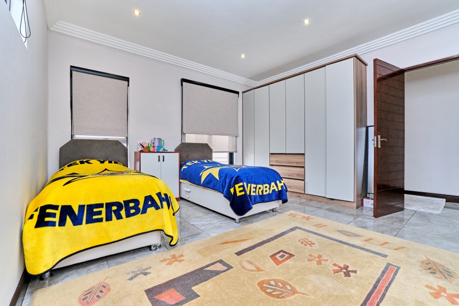 To Let 5 Bedroom Property for Rent in Waterfall Country Estate Gauteng
