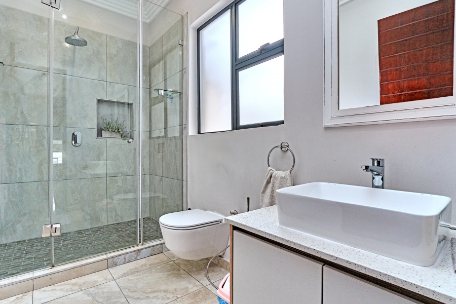 To Let 5 Bedroom Property for Rent in Waterfall Country Estate Gauteng