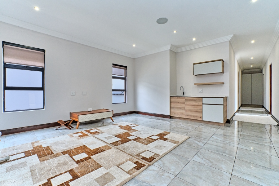 To Let 5 Bedroom Property for Rent in Waterfall Country Estate Gauteng