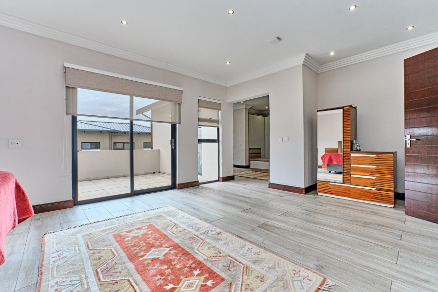 To Let 5 Bedroom Property for Rent in Waterfall Country Estate Gauteng