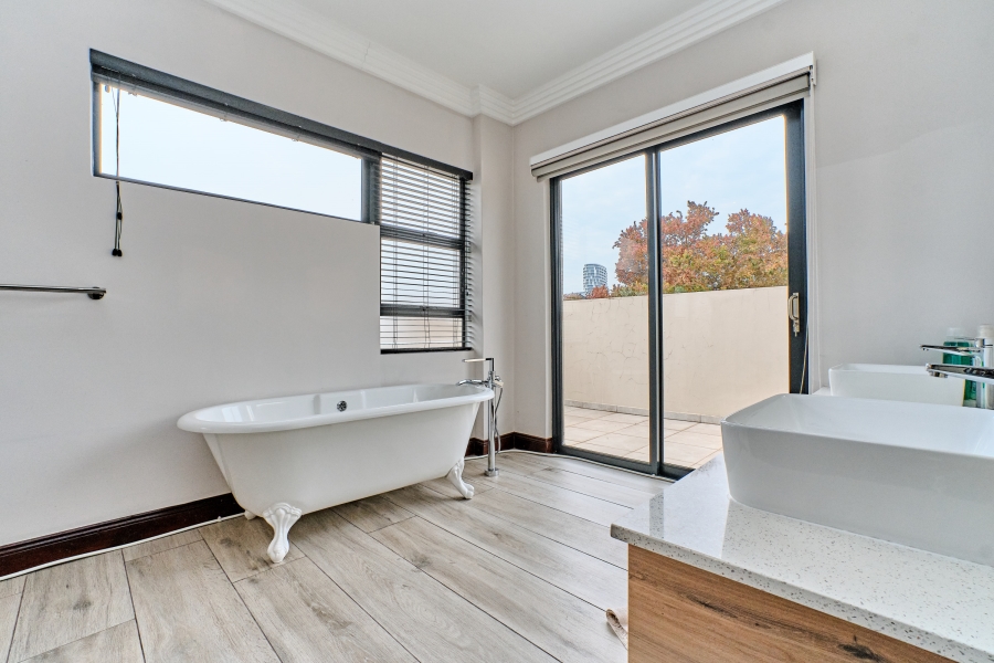 To Let 5 Bedroom Property for Rent in Waterfall Country Estate Gauteng