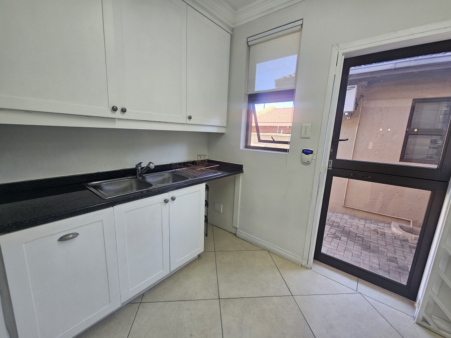 5 Bedroom Property for Sale in Dowerglen Ext 3 Gauteng