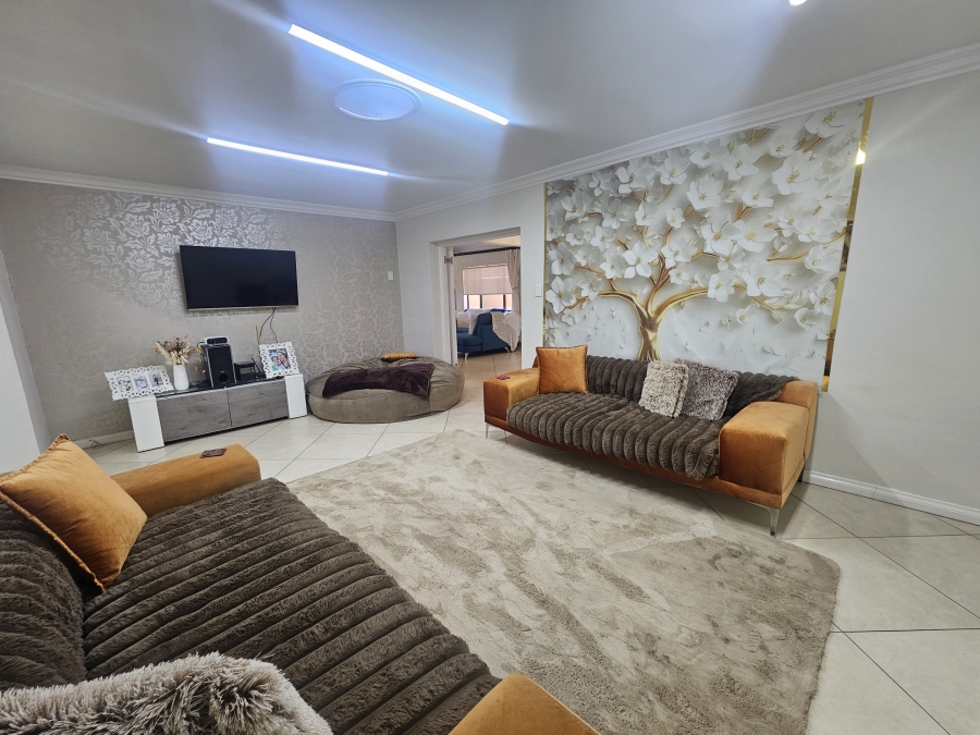 5 Bedroom Property for Sale in Dowerglen Ext 3 Gauteng