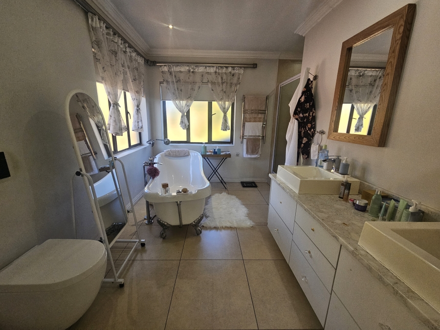 5 Bedroom Property for Sale in Dowerglen Ext 3 Gauteng