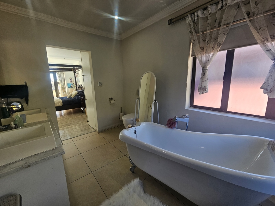 5 Bedroom Property for Sale in Dowerglen Ext 3 Gauteng