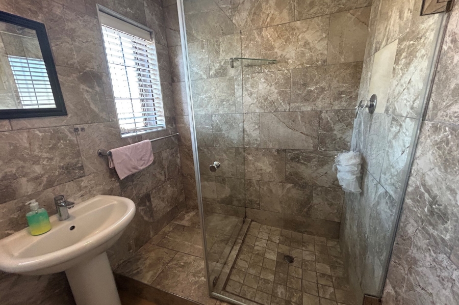 2 Bedroom Property for Sale in Halfway Gardens Gauteng