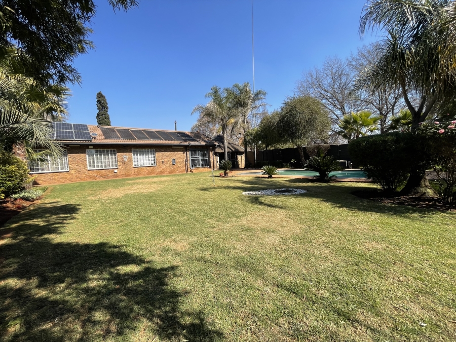 5 Bedroom Property for Sale in Kenleaf Gauteng