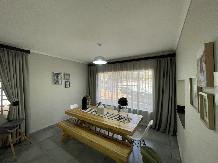 5 Bedroom Property for Sale in Kenleaf Gauteng